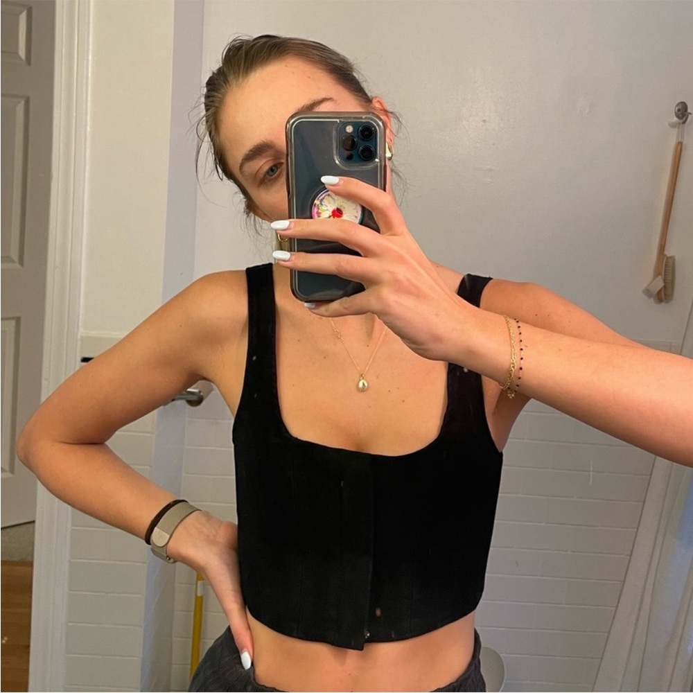 Chic Black Sleeveless Top